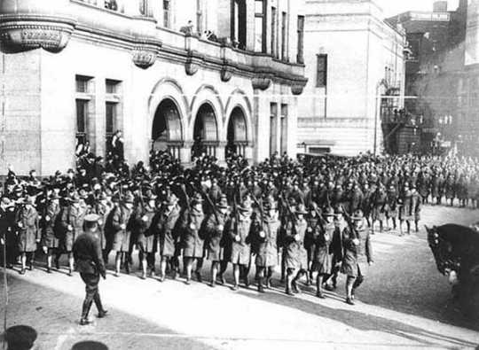 Black and white photograph of the Minnesota Home Guard on parade in St. Paul, 1917.