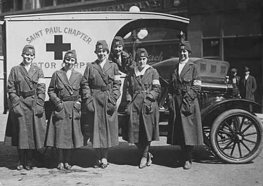 Black and white photograph of members of the St. Paul Chapter of the Red Cross, Motor Corps, 1918.