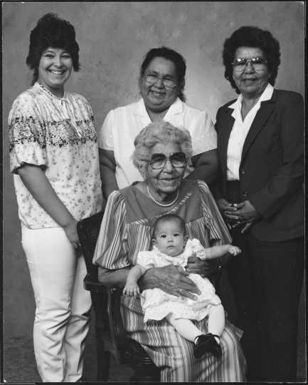 Maude Kegg and four generations of her descendants