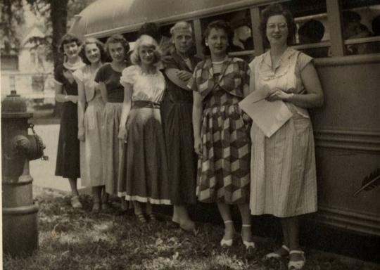 Black and white photograph of staff of the Emanuel Cohen Center in Minneapolis, 1948.