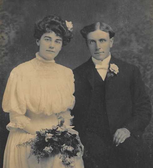 Photograph of Elmer and Clara (Burtness) Onstine  
