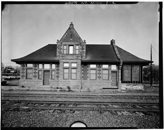View of east front, looking northwest - Endion Passenger Depot, 1504 South Street, Duluth, St. Louis County, MN