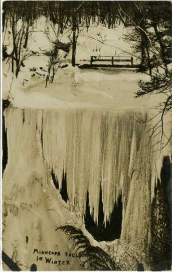 Blacka nd white photograph of of Minneopa Falls on the Minneopa River in winter, ca. 1920. 