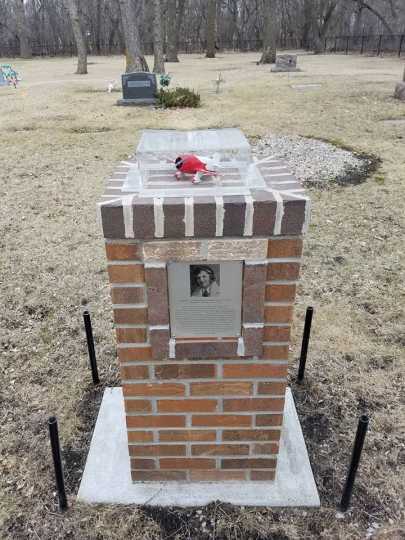 Color image of a memorial to Florence Klingensmith, 2017.