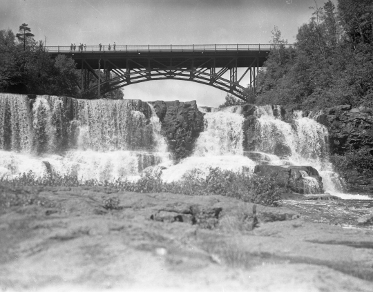 Gooseberry Falls and bridge