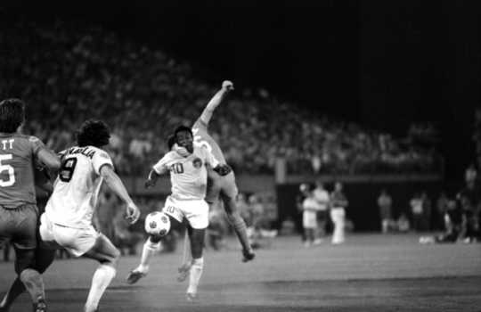 Black and white photograph of a Minnesota Kicks game at Metropolitan Stadium, 1976.
