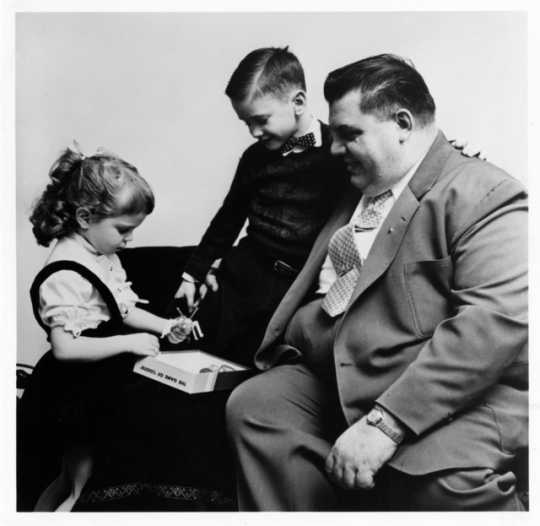 Herbert Schaper and children