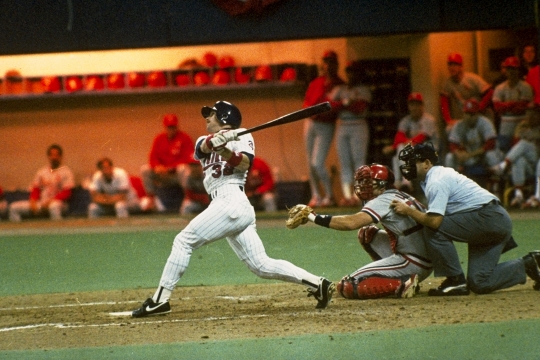  Dan Gladden connects with a fourth-inning Grand Slam in the Twins' 10-1 opening game victory. 