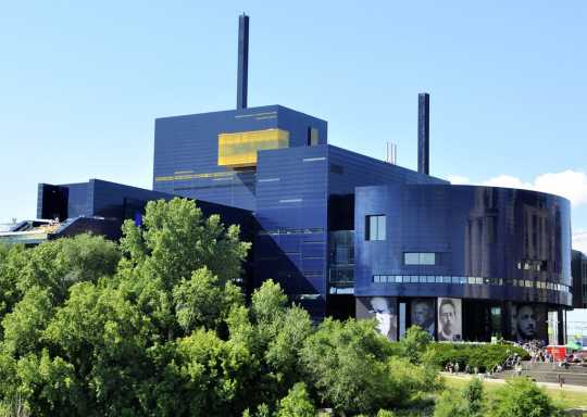 Guthrie Theater, riverside view