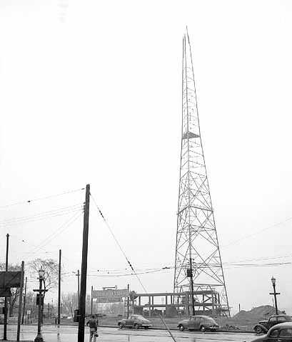Black and white photograph of a KSTP-TV tower on University Avenue, 1948.