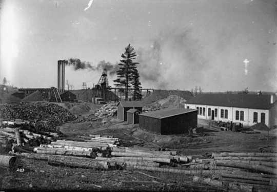 Black and white photograph of the Kennedy Mine, Cuyuna Range, c.1920. Photographed by the Aitkin Independent Age.