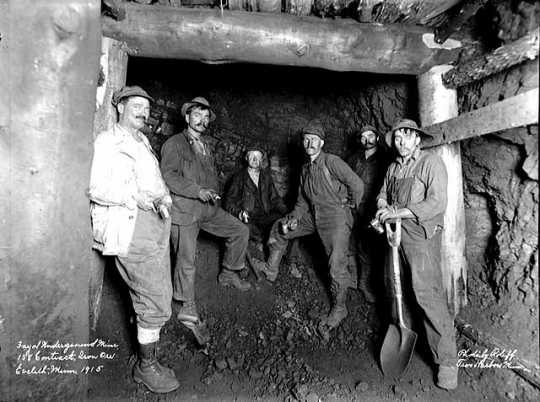 Black and white photograph of Fayal underground mine, Eveleth, 1915.