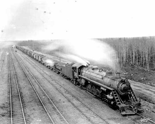 Black and white photograph of a Duluth, Missabe & Northern Railway ore train, Duluth, ca. 1920. Photographed by Louis Perry Gallagher.