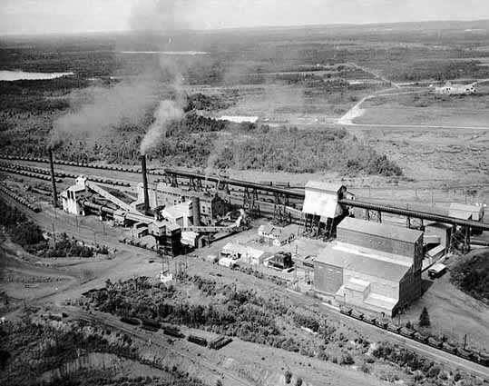 United States Steel’s Extaca plant, 1960. The Oliver Mining Division of USS built the Extaca plant to accompany the Pilotac plant in the development of feasible taconite processing methods.