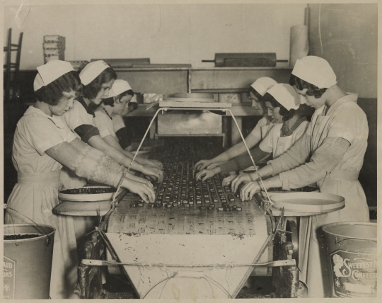Packing chocolates at Griggs, Cooper & Company in St. Paul, ca. 1932