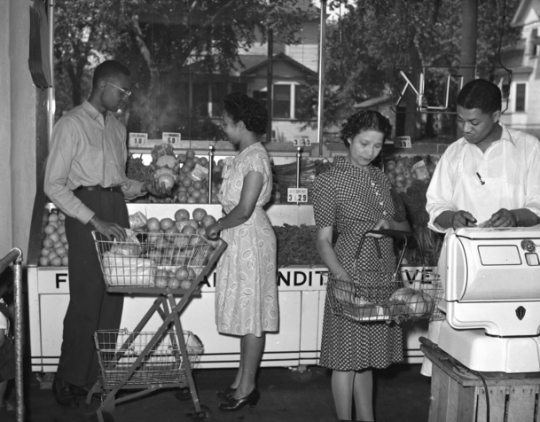 Black and white photograph of shoppers inside St. Paul's Credjafawn Co-op at 678 Rondo Avenue c.1950.