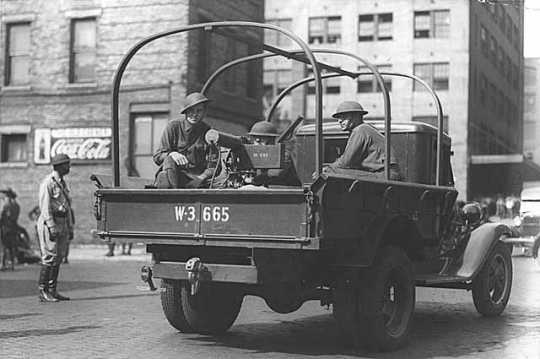 Black and white photograph of the National Guard with machine gun mounted on a truck, Minneapolis, 1934.