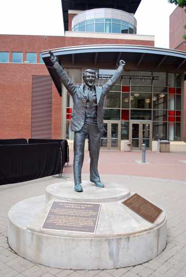 Color image of Herb Brooks statue at St. Paul’s River Centre. Photographed by Flickr user Bri Weldon on June 5, 2011.