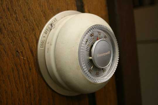 Black and white image of Honeywell Round thermostat.