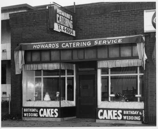 Howard’s Catering Service in Minneapolis, building exterior, ca. 1960s. Photo by Marvin Makler Photography. Oscar C. Howard papers, 1945–1990, Cafeteria and Industrial Catering Business, Manuscripts Collection, Minnesota Historical Society.
