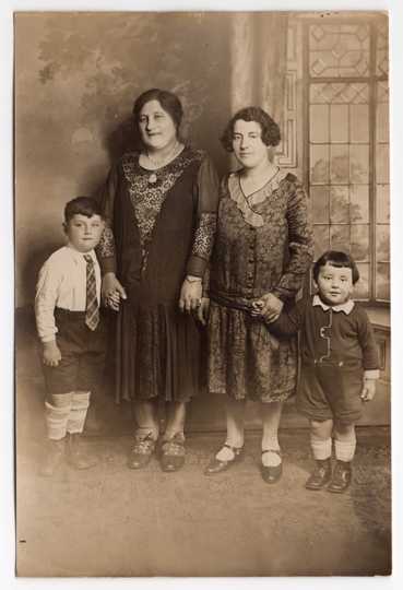 Hyman Berman at age five, with family