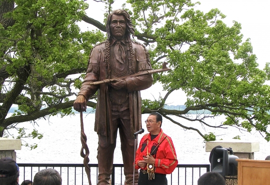 Ojibwe spiritual Leader Larry Aitken with Shaynowishkung statue
