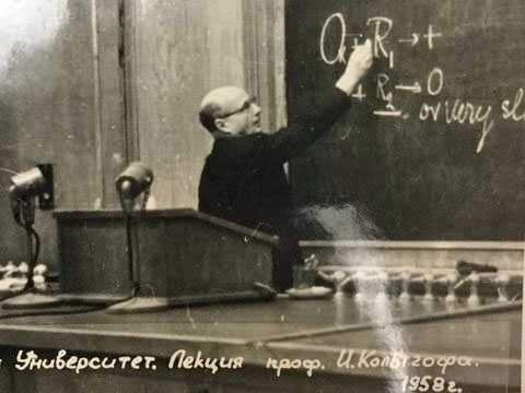 Izaak Kolthoff lecturing in Russia, 1958. 