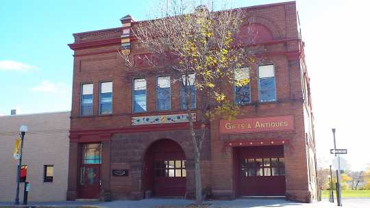 Color image of Crookston city hall, October 2016.