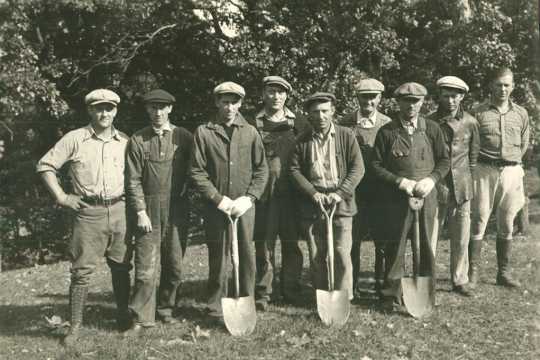 Barberry eradication crew, ca. 1930s.The Barberry Eradication Program took advantage of government work relief programs during the era of the Great Depression. 