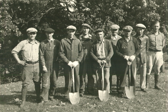 Barberry eradication crew, ca. 1930s.The Barberry Eradication Program took advantage of government work relief programs during the era of the Great Depression. 