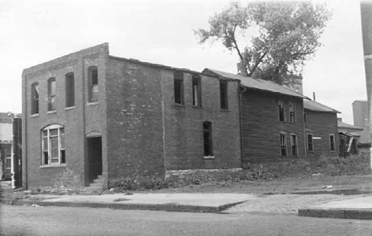 Building at 220 Eleventh Avenue South, Minneapolis, close to Ida Dorsey’s Eleventh Avenue bordello. Photograph by Joseph Zalusky, ca. 1890s.