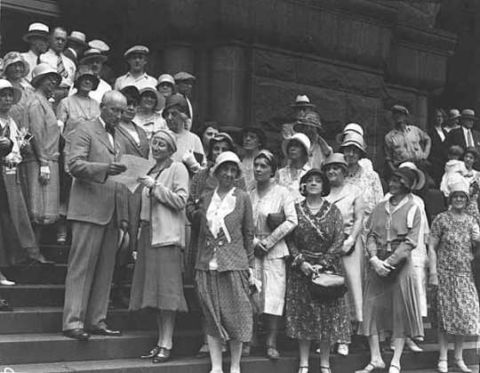 Black and white photograph of the Women's International League for Peace and Freedom, greeted by Mayor Anderson of Minneapolis, 1931. 