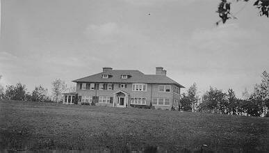 Black and white photograph of Walter J. Hill's Northcote Farm Residence, 1915. Photograph by D. Wallace.