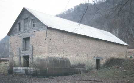 Color image of the Jefferson Grain Warehouse, Houston County, c.1994. 