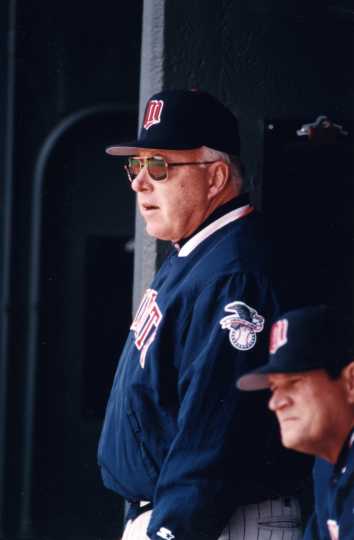 Twins manager Tom Kelly.