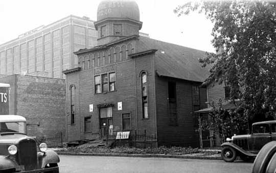 Black and white image of Kenesseth Israel Orthodox Synagogue at 519 Fourth Street North in Minneapolis, 1934.