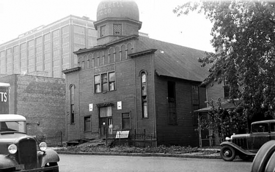 Black and white image of Kenesseth Israel Orthodox Synagogue at 519 Fourth Street North in Minneapolis, 1934.