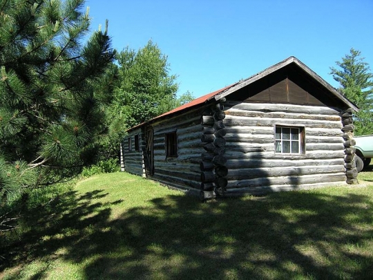 Keeper’s cabin at Kettle Falls Dam