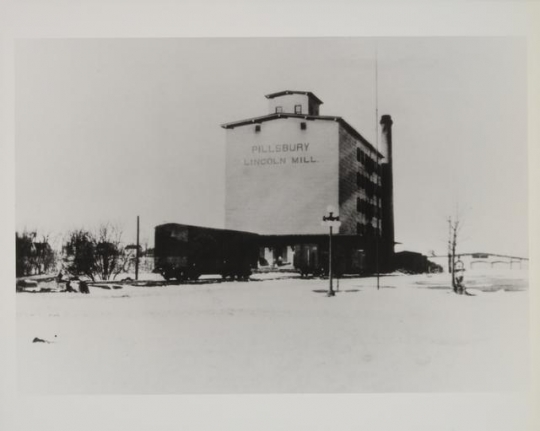 Pillsbury Lincoln Mill, view of the mill, Anoka, Minnesota