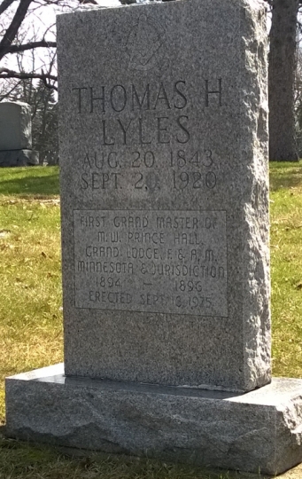 Color image of Thomas Lyles monument, 2014. 