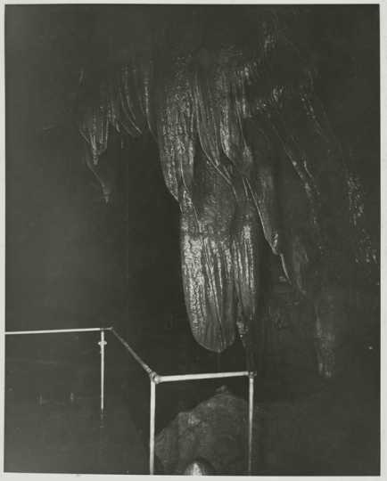 Photograph of Stalactite Room at Niagara Cave