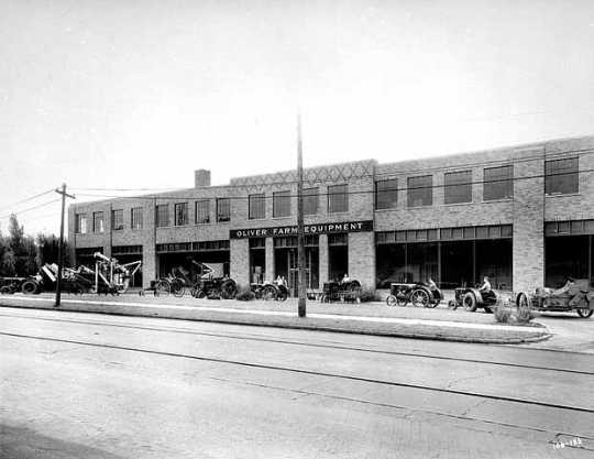 Black and white photograph of Oliver Farm Equipment, 3310 Como Avenue, Minneapolis, 1934.