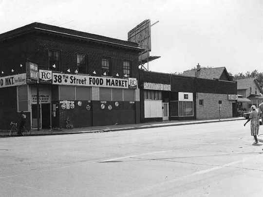 Black and white photograph of 38th St Food Market, 3800 4th Ave S, Minneapolis, 1975.