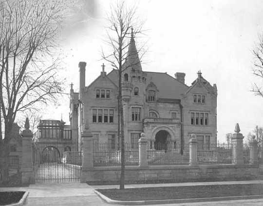 Black and white photograph of the home of Swan Turnblad and his family (2600 Park Avenue, Minneapolis) ca. 1907.