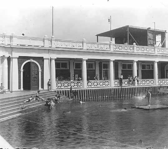Children swimming at Lake Harriet pavilion