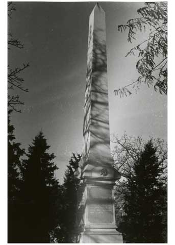 Black and white photograph of monument to millers killed in the Washburn A Mill explosion in 1878, Lakewood Cemetery, Minneapolis.