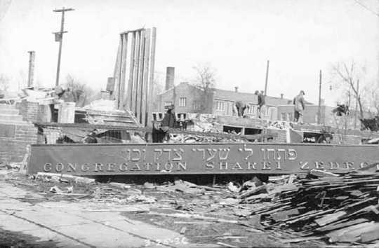 Black and white photograph of the razing of Sharei Zedeck Synagogue, 726 Bryant Ave. N, Minneapolis, 1936.