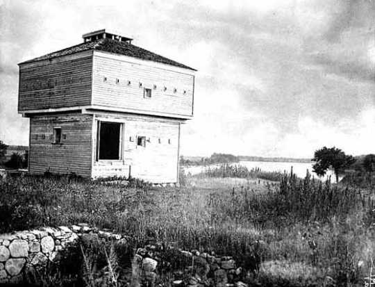 Black and white photograph of the abandoned blockhouse at Fort Ripley, c.1895.