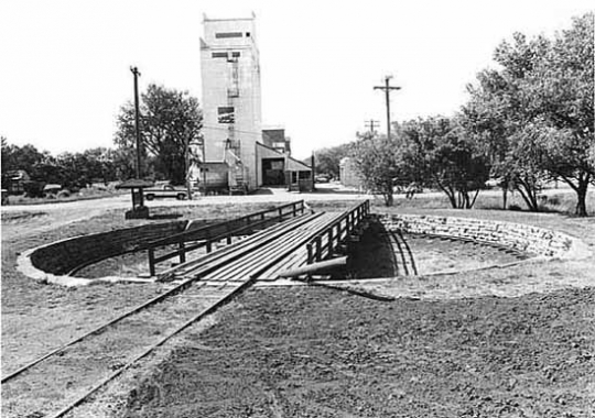 Black and white photograph of the locomotive turntable, Currie, September 1976.