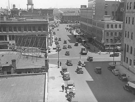 Black and white photograph of downtown St. Paul at the intersection of Eighth and Robert Streets, c.1932.